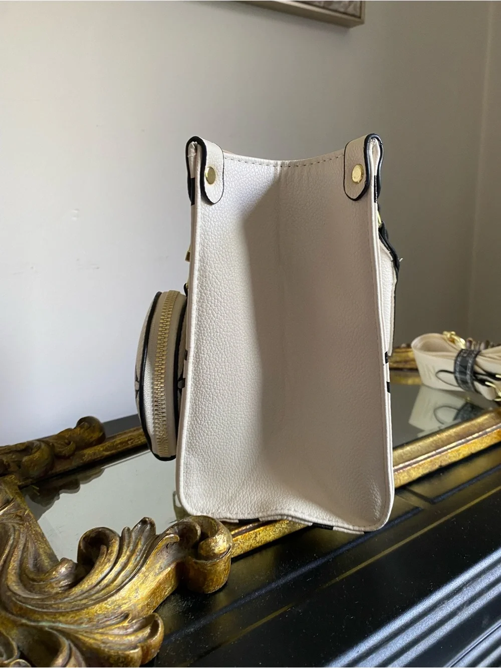 SHOULDER BAG